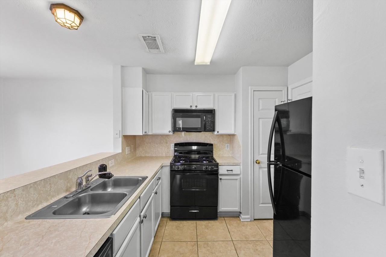 4606 Daisy Meadow Dr - Photo 4 of 22