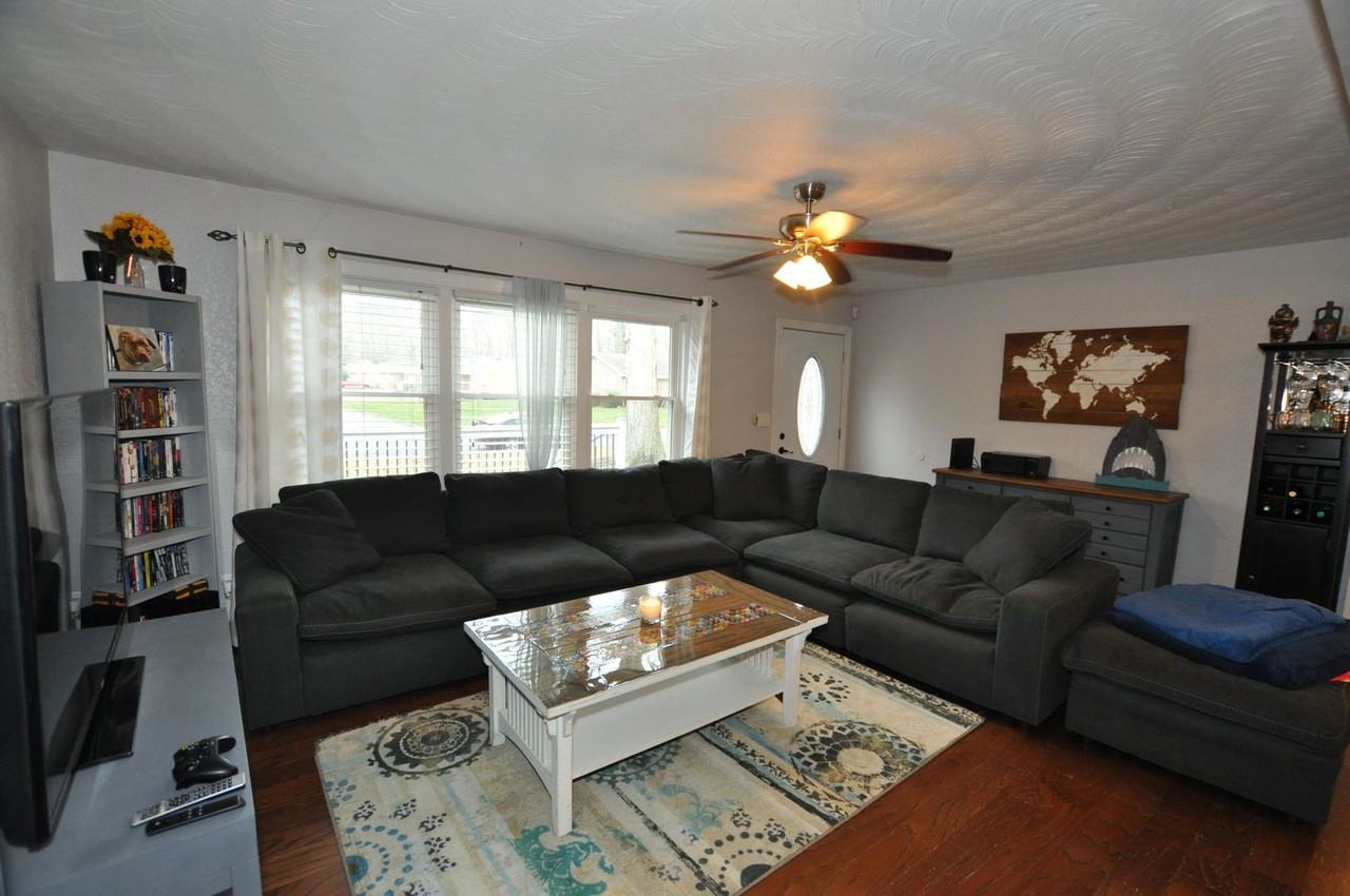 2404 Meiggs Rd - Photo 3 of 18