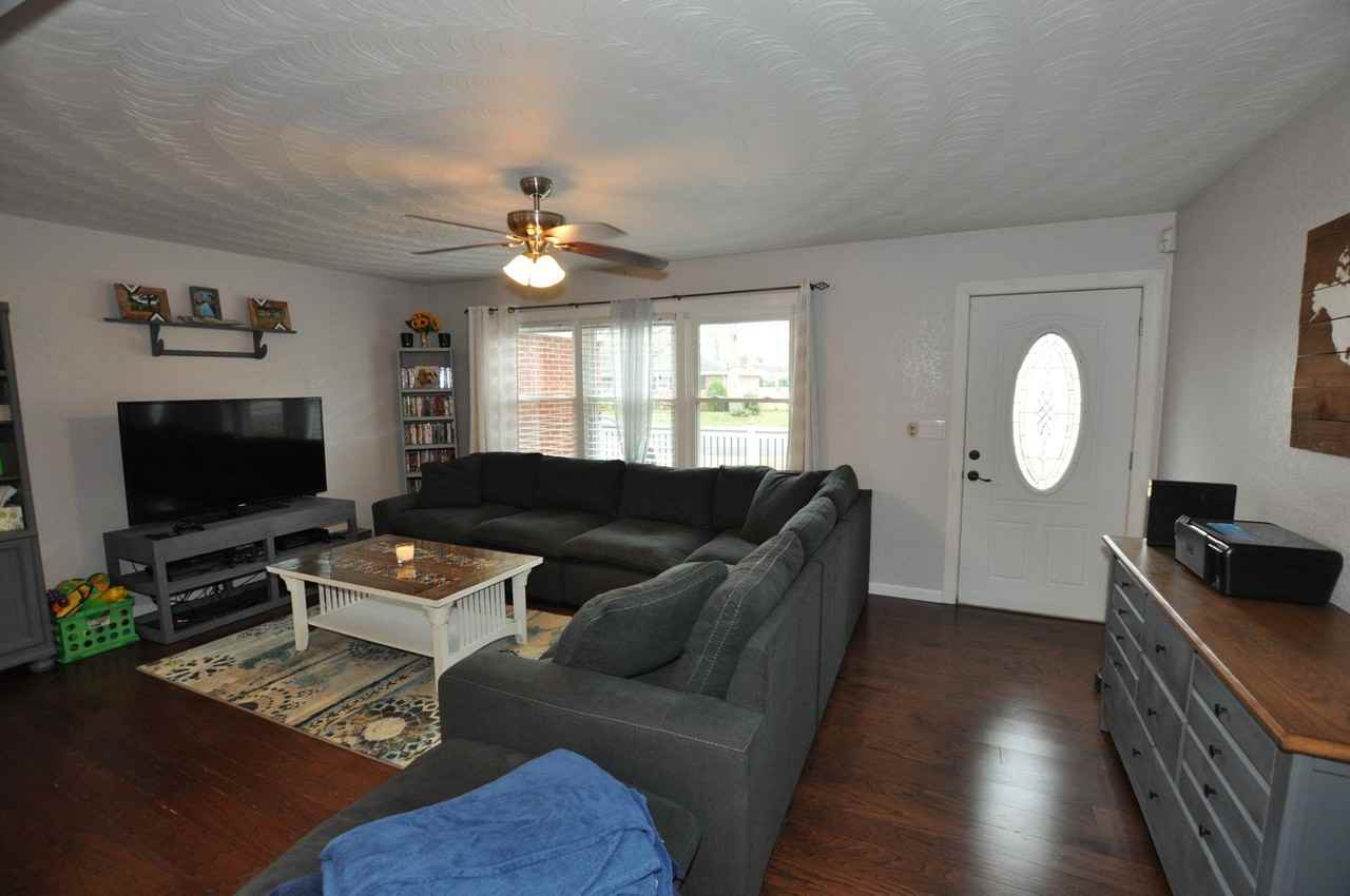 2404 Meiggs Rd - Photo 4 of 18