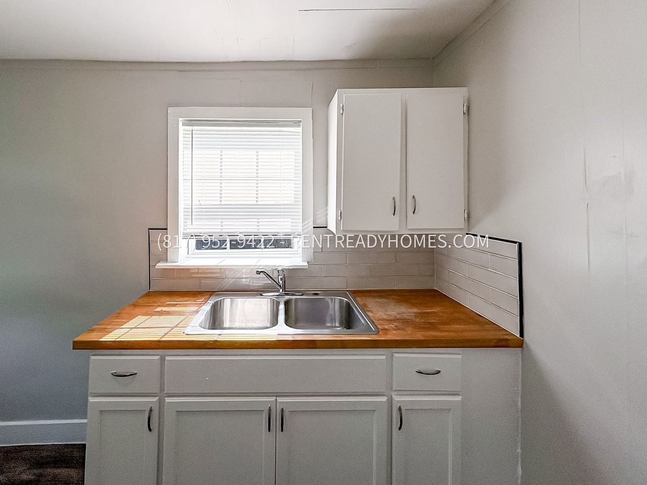 404 E Buffalo St - Photo 6 of 18