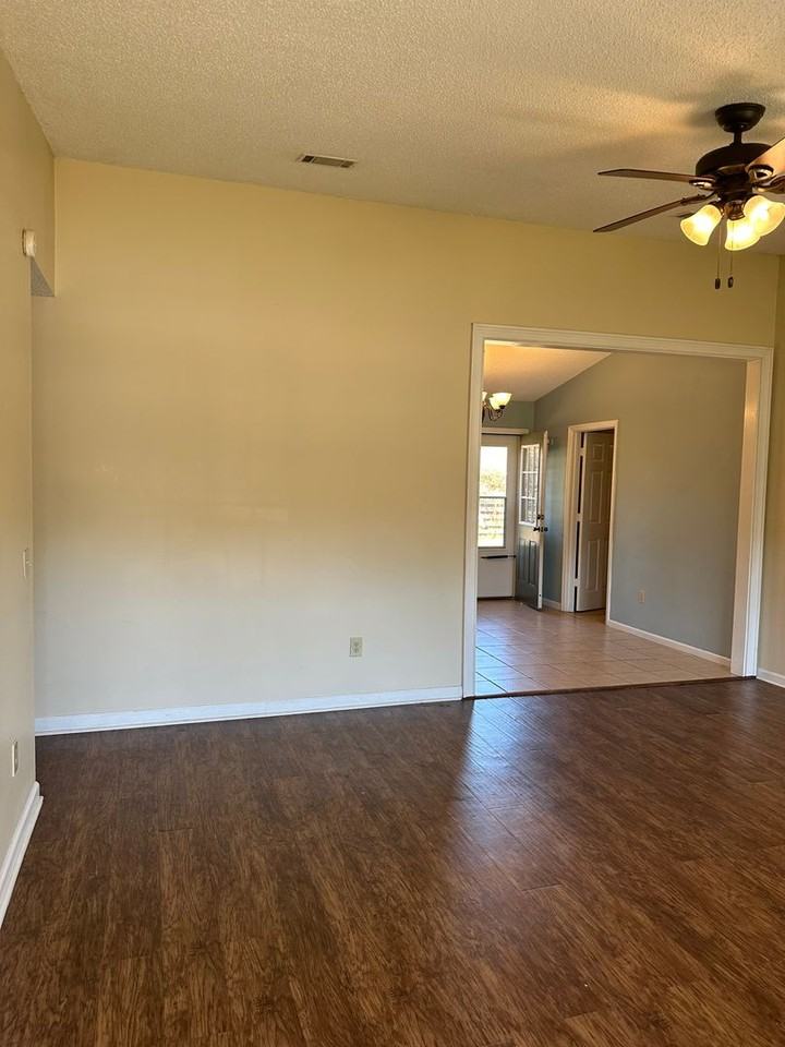 1228 Riyadh Rd - Photo 2 of 22