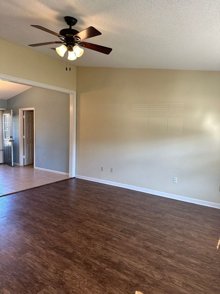 1228 Riyadh Rd - Photo 3 of 22