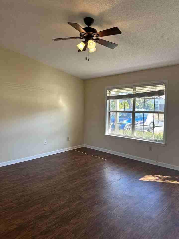 1228 Riyadh Rd - Photo 4 of 22