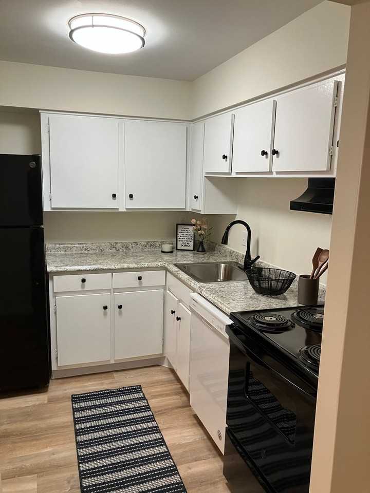 1447 Henley Rd - Photo 4 of 9