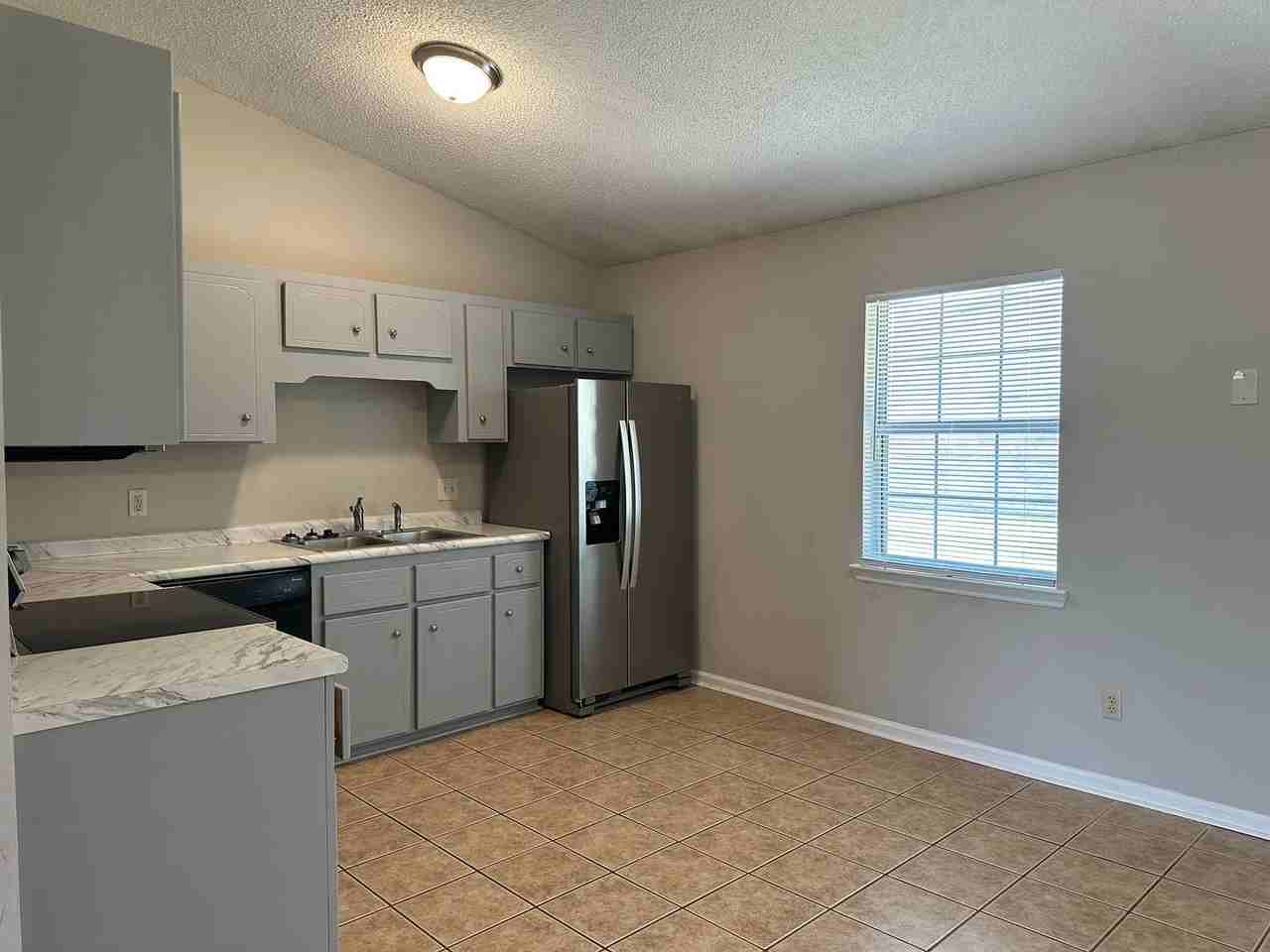 1456 Coalition Cir - Photo 4 of 5