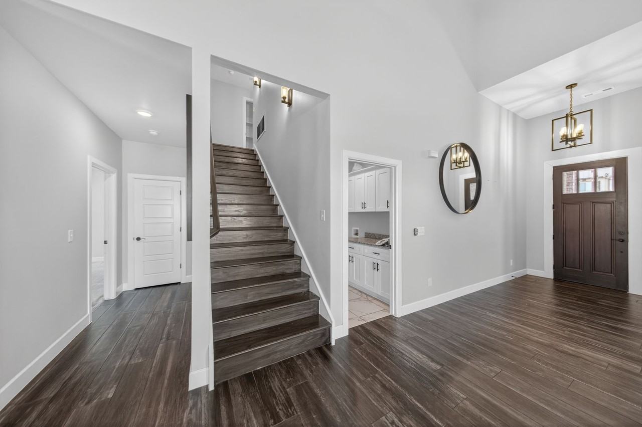 1140 Hope St - Photo 3 of 33