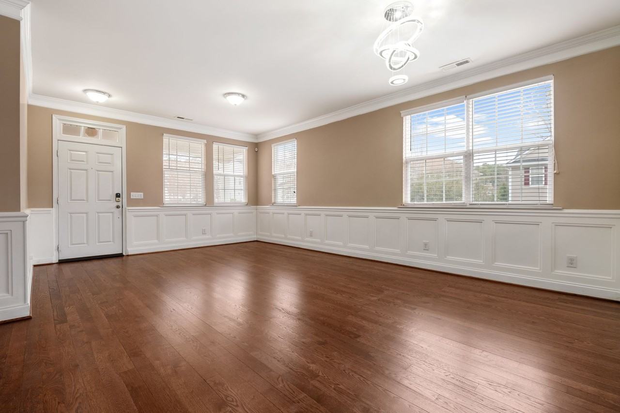 5718 Orchard Beach Ln - Photo 7 of 30