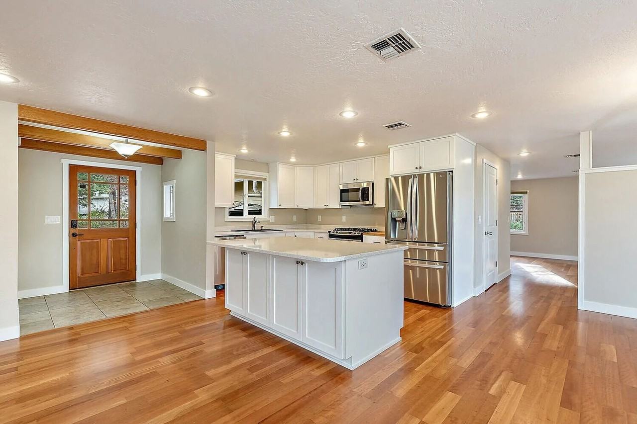 679 Clay St - Photo 3 of 50