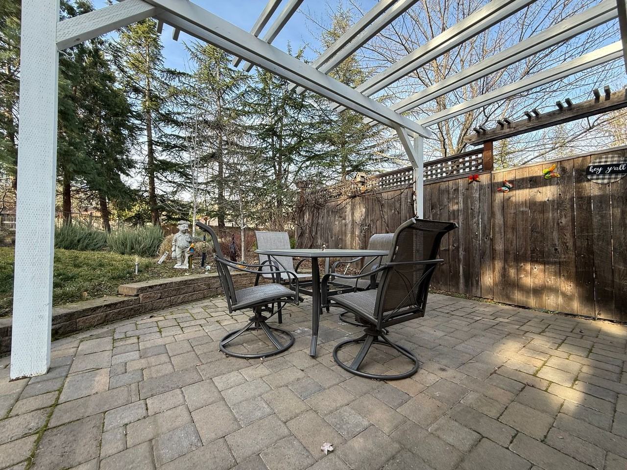 679 Clay St #B - Photo 2 of 37