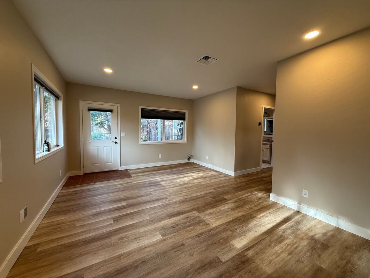 679 Clay St #B - Photo 4 of 37