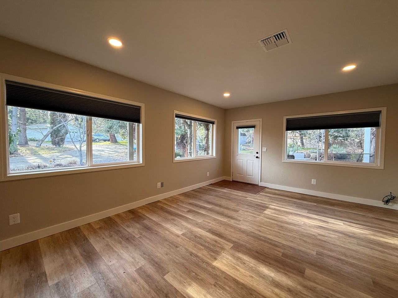 679 Clay St #B - Photo 6 of 37