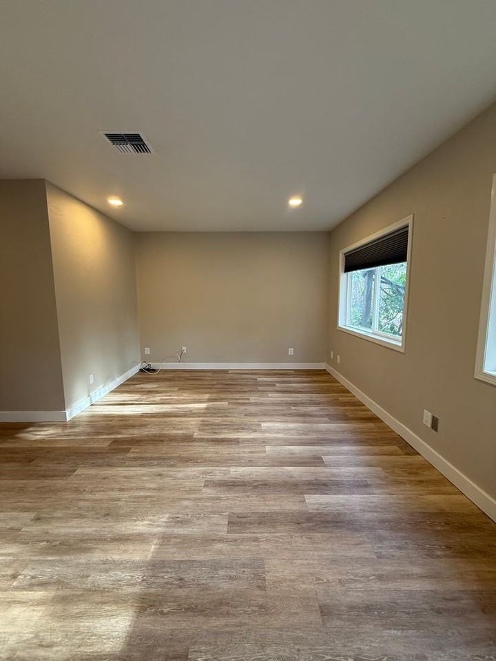 679 Clay St #B - Photo 7 of 37