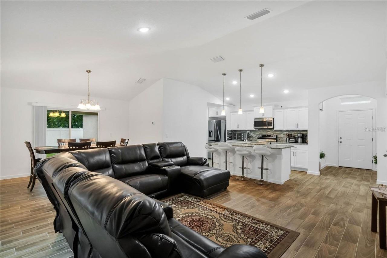 607 Bear Ct - Photo 3 of 10