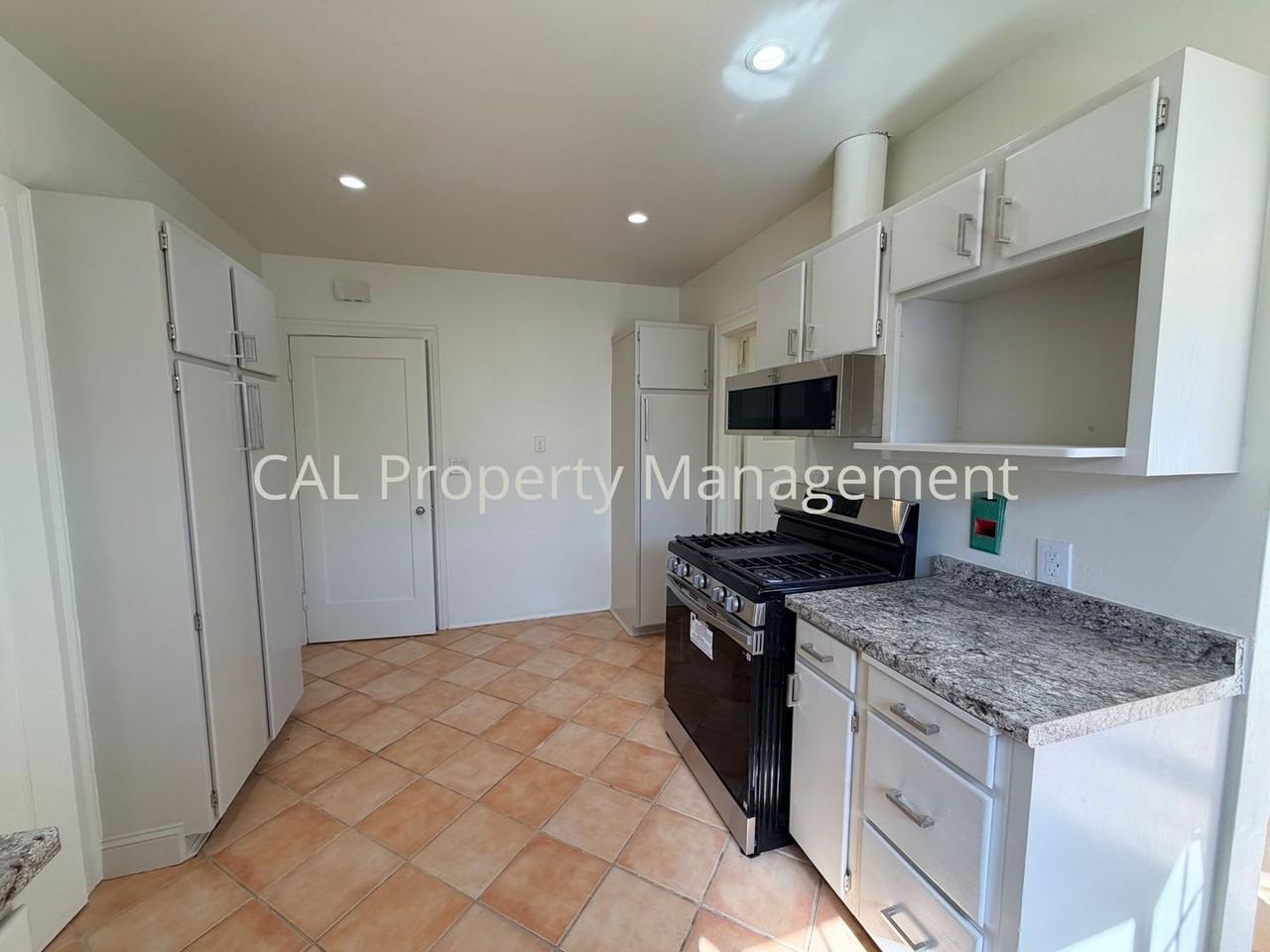 141 Homestead Ave - Photo 7 of 22