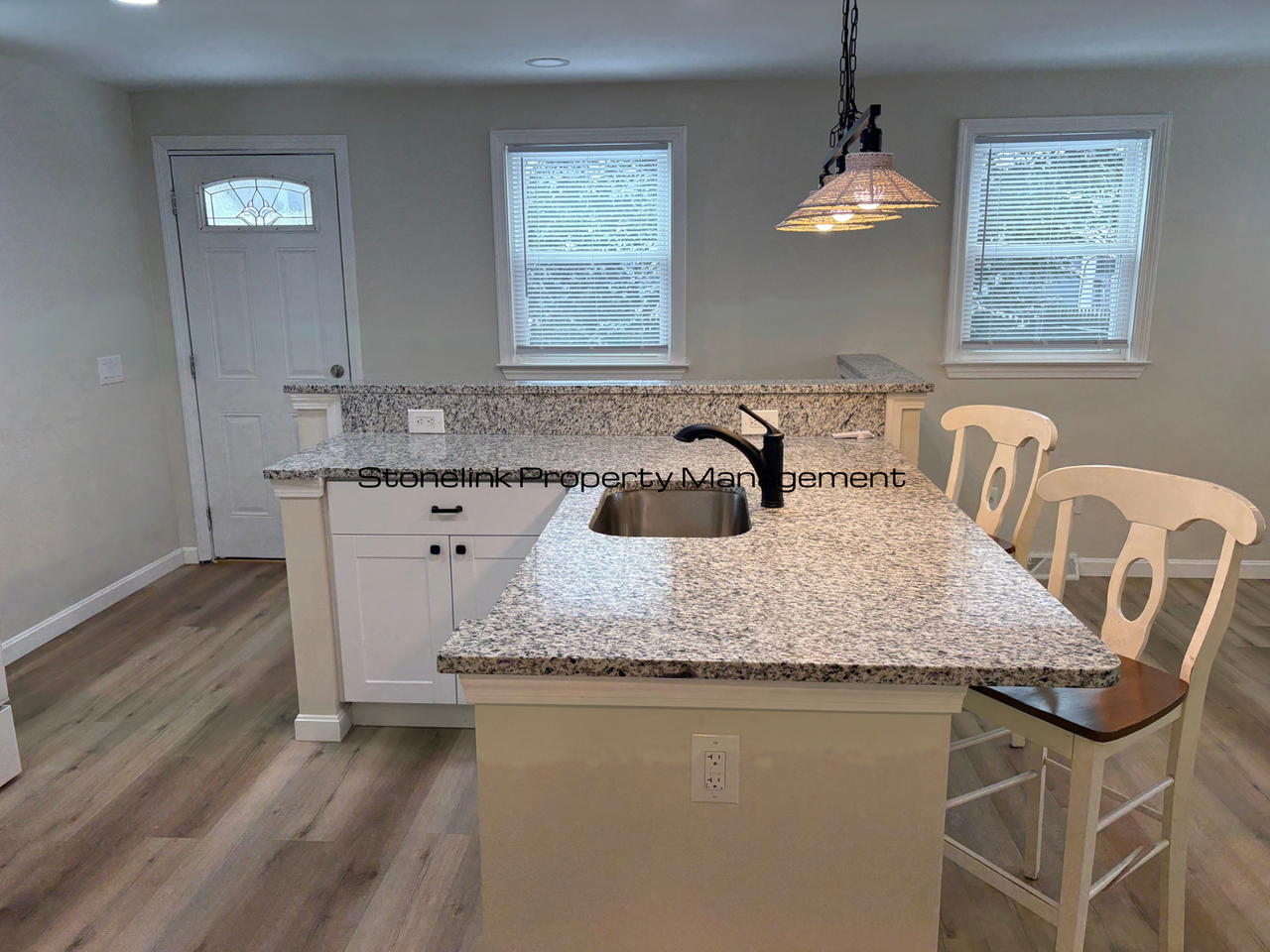 898 Willett Ave - Photo 3 of 14