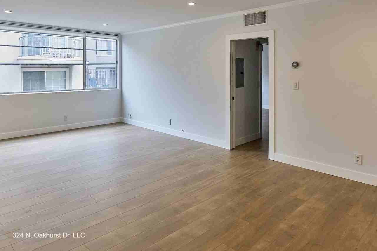 324 N Oakhurst Dr LLC - Photo 6 of 35