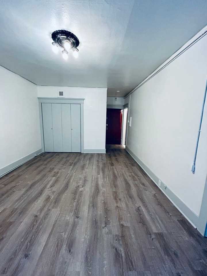 Vradenburg Apartments - Photo 5 of 48