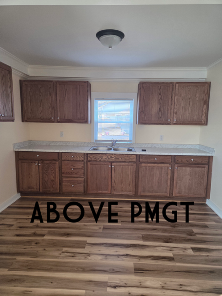 21B Sirrine St - Photo 2 of 8