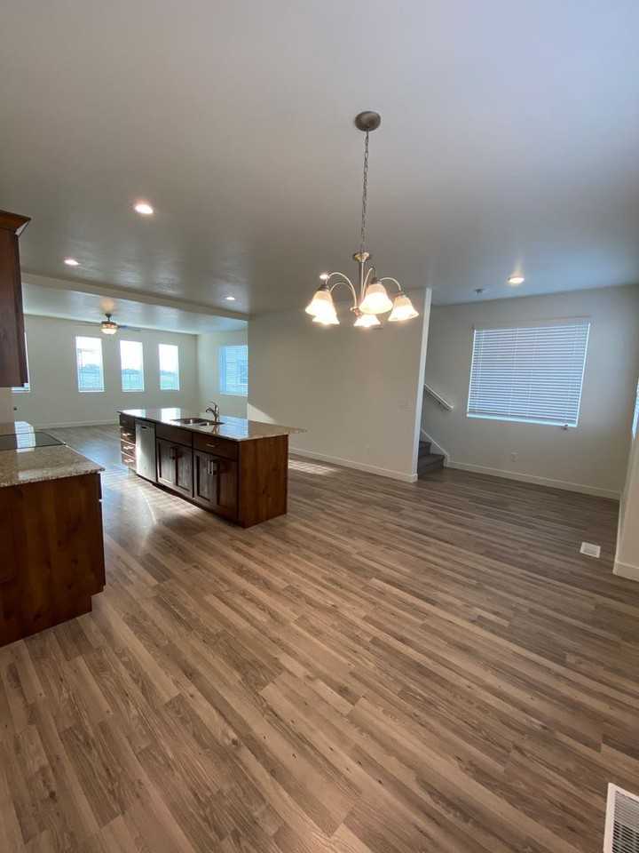 531 S 1080 W - Photo 7 of 21