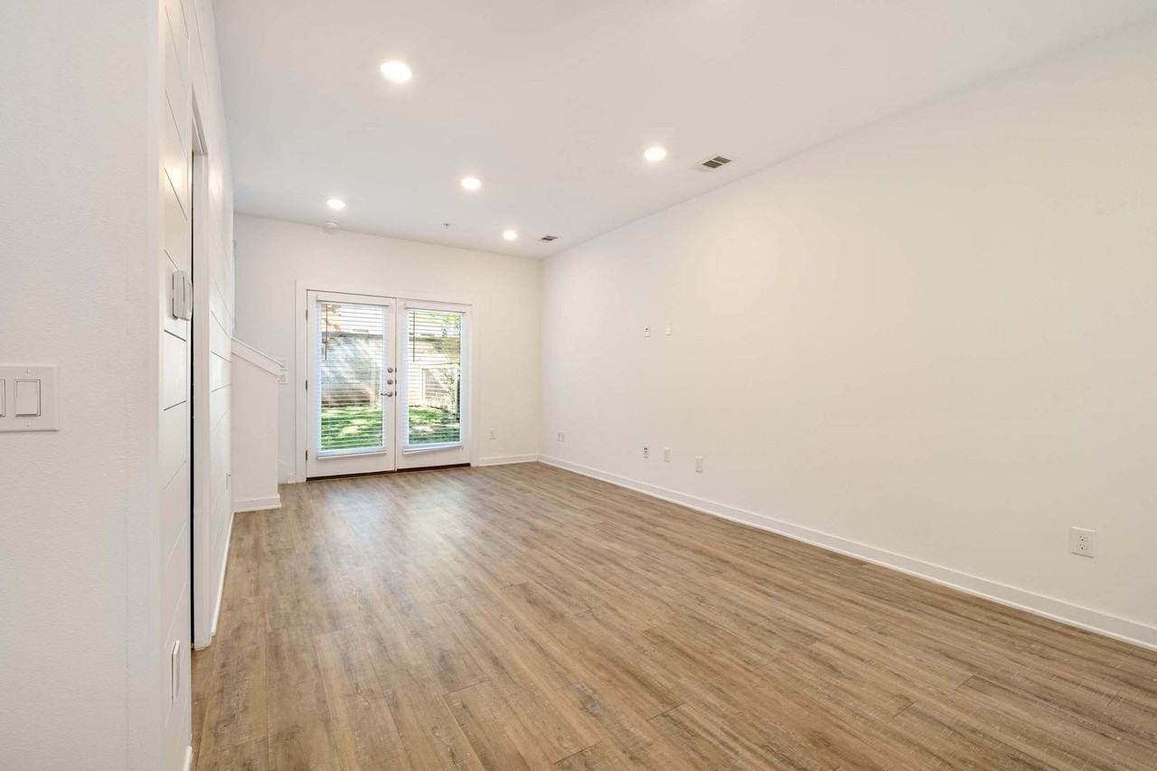 5924 S Congress Ave #103 - Photo 6 of 22