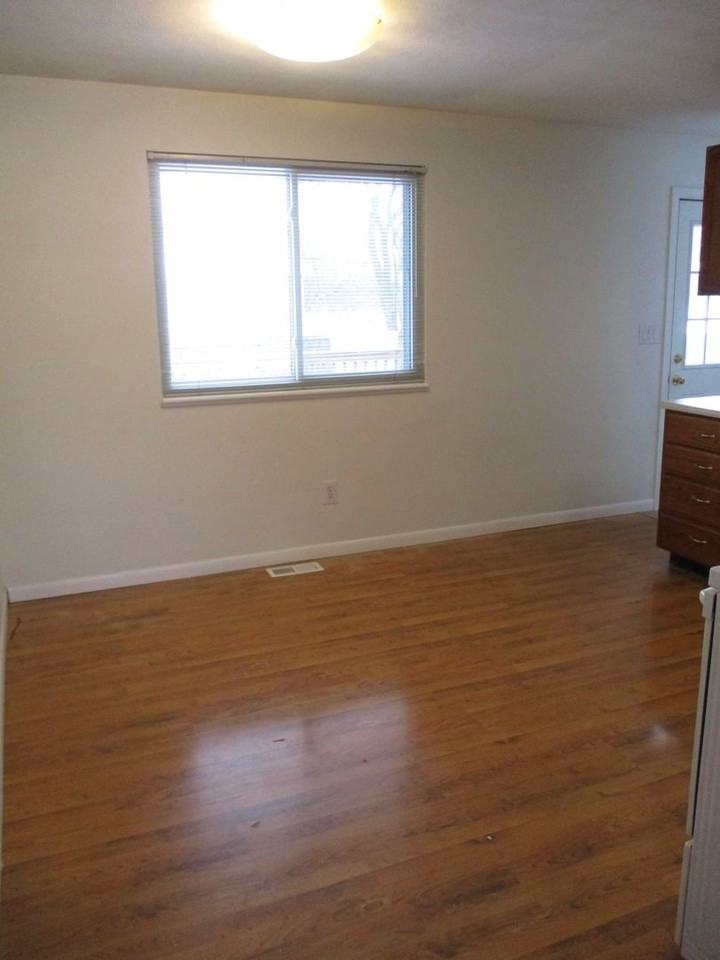 728 Loop St - Photo 6 of 21