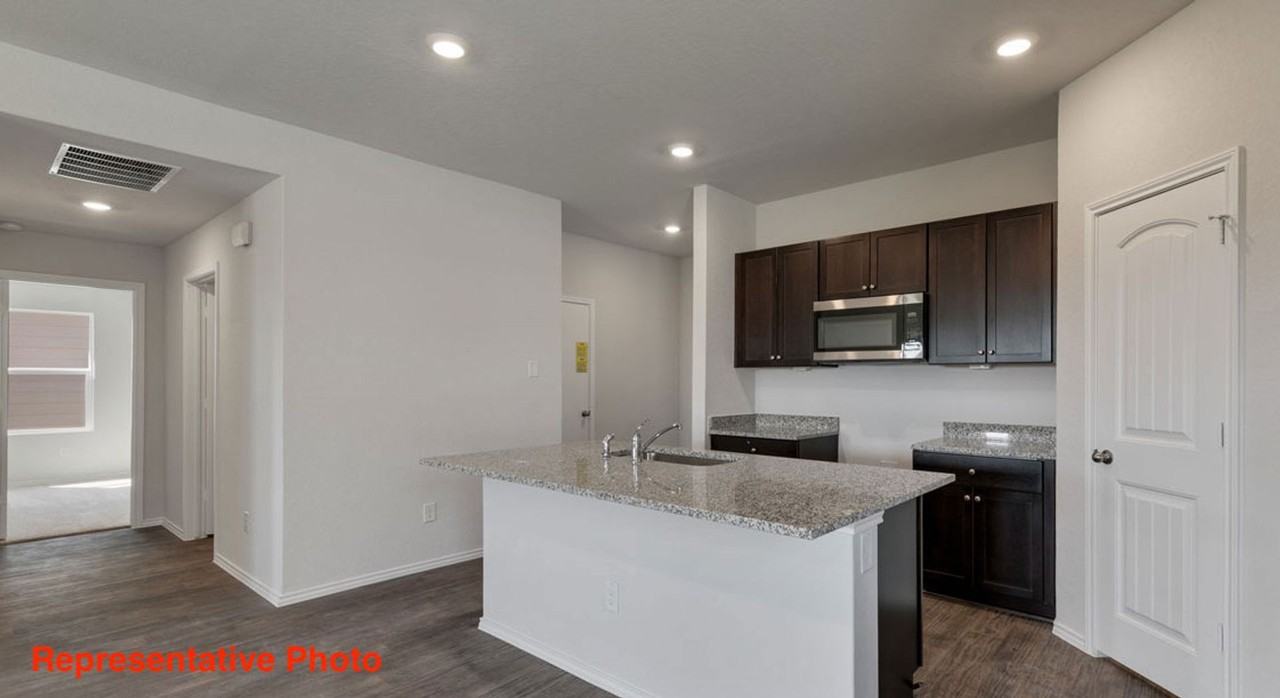 925 Armadillo Dr - Photo 7 of 46