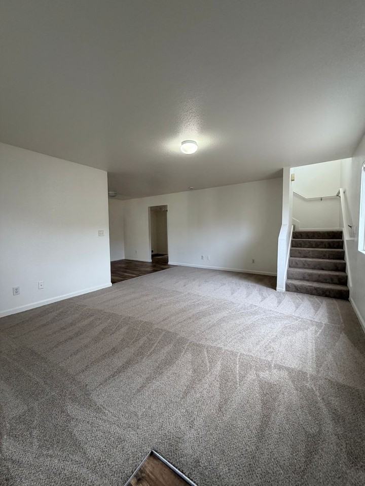 360 Linden St #B - Photo 2 of 16