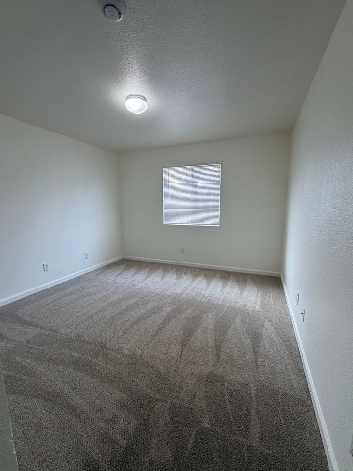 360 Linden St #B - Photo 7 of 16