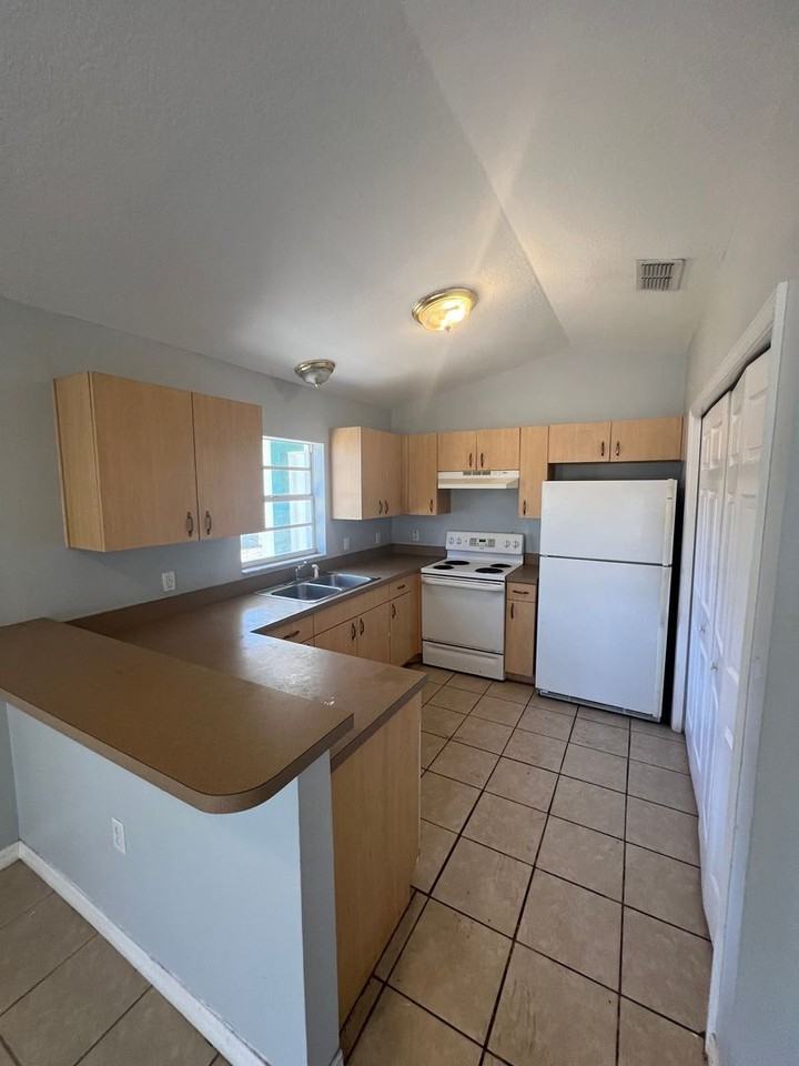 38639 Rose Ln - Photo 3 of 6