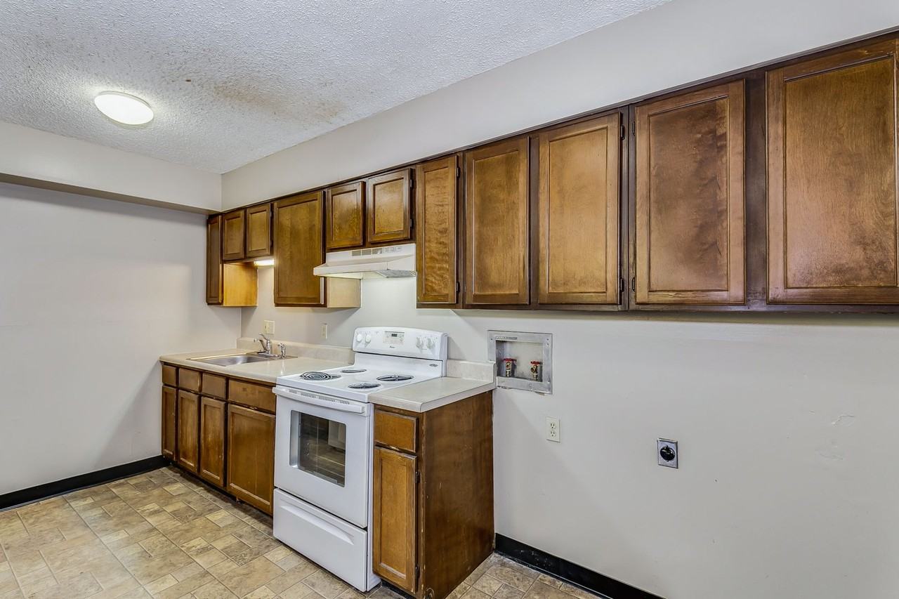 1632 N Holyoke Ave - Photo 5 of 8