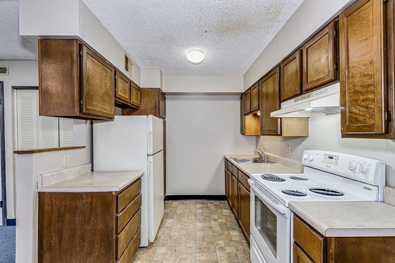 1632 N Holyoke Ave - Photo 6 of 8