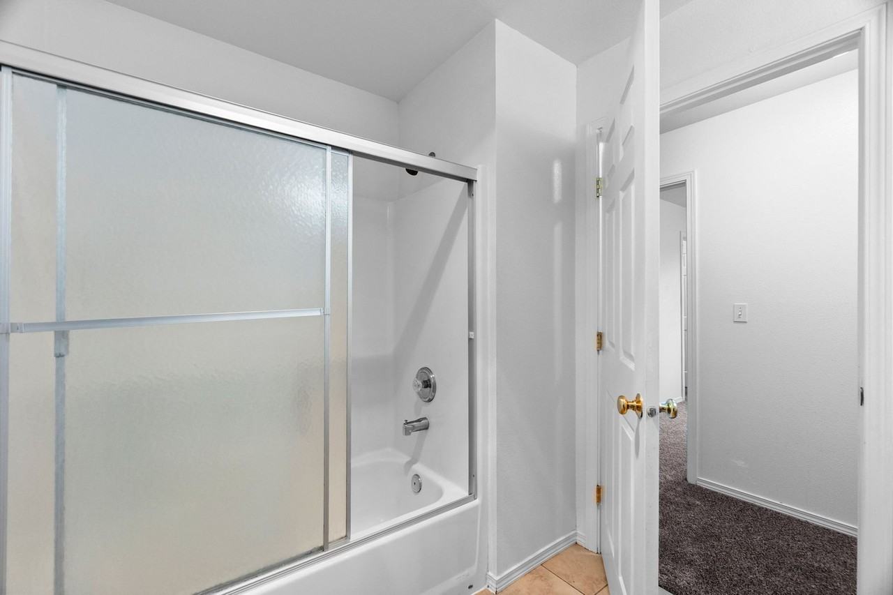 Vessey Park Apartments - Photo 4 of 27