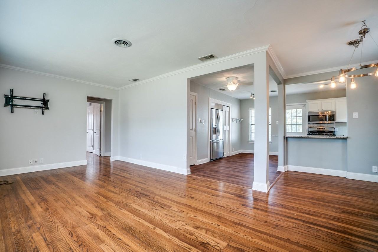 851 Peavy Rd - Photo 2 of 15