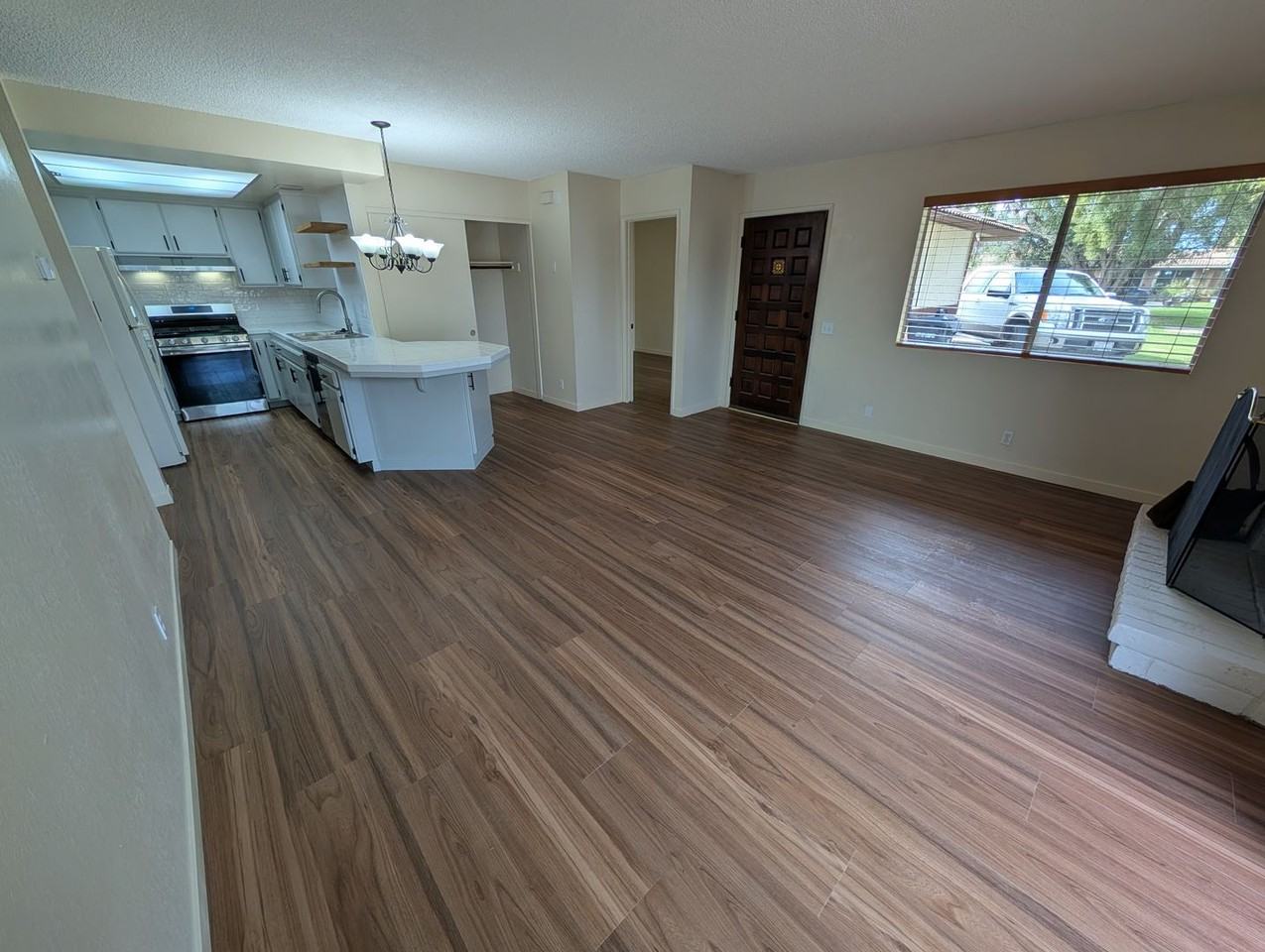 926 Oleander St - Photo 4 of 15