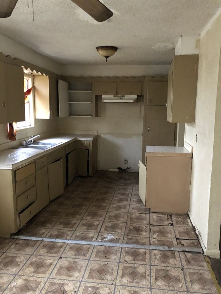 1025 E 52nd St N - Photo 3 of 6