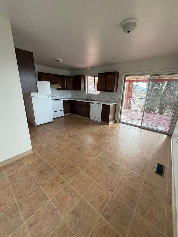 1764 Shawna Ct - Photo 2 of 4