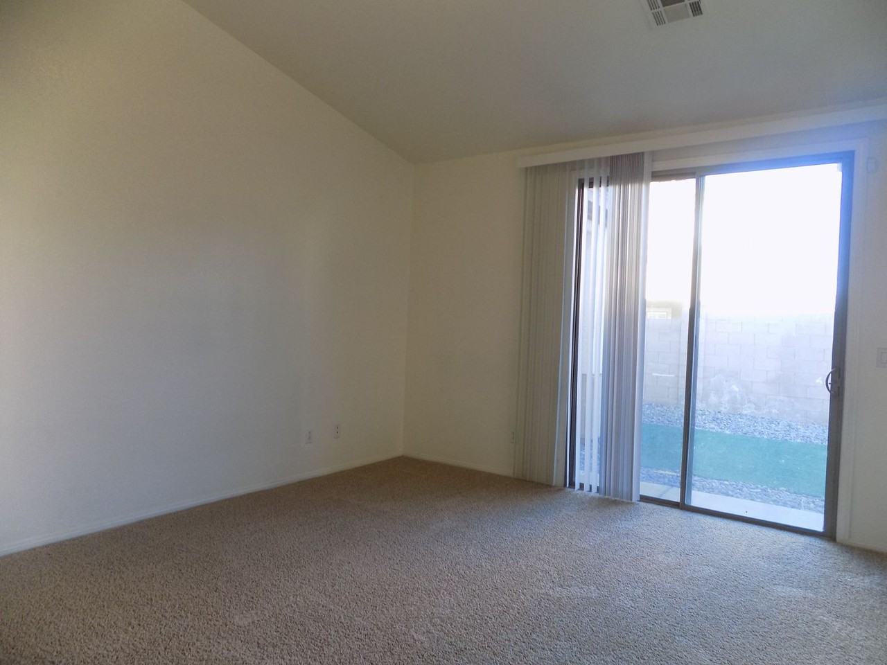 276 Garnet Garden St - Photo 7 of 20