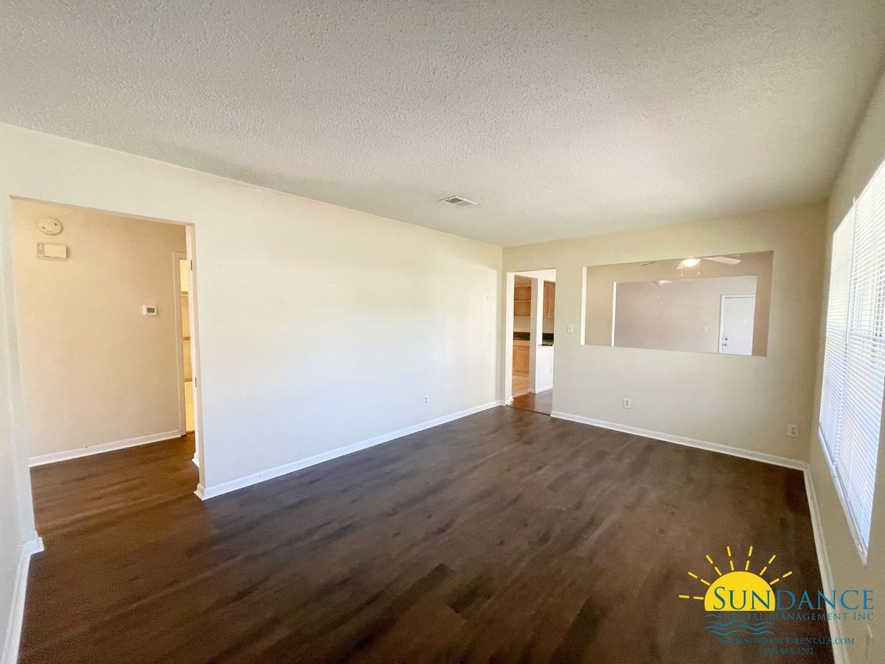 622 Mayflower Ave - Photo 4 of 21