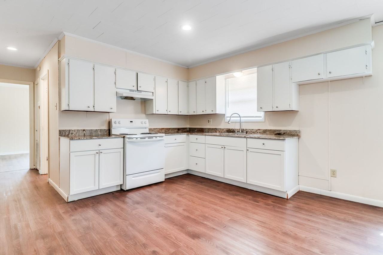 818 Saint Anne St - Photo 3 of 12