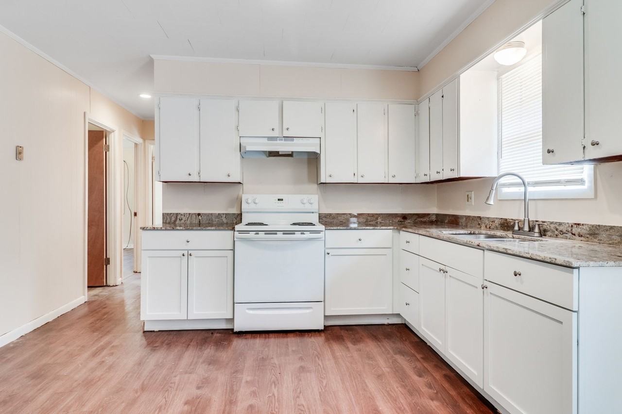 818 Saint Anne St - Photo 2 of 12