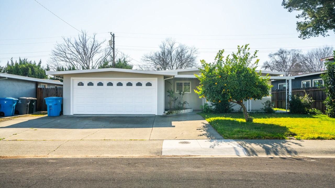 249 Juniper St - Photo 2 of 18