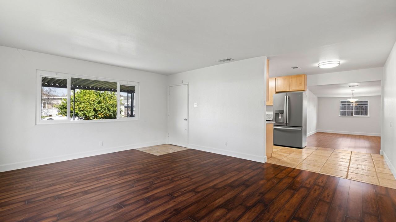 249 Juniper St - Photo 6 of 18