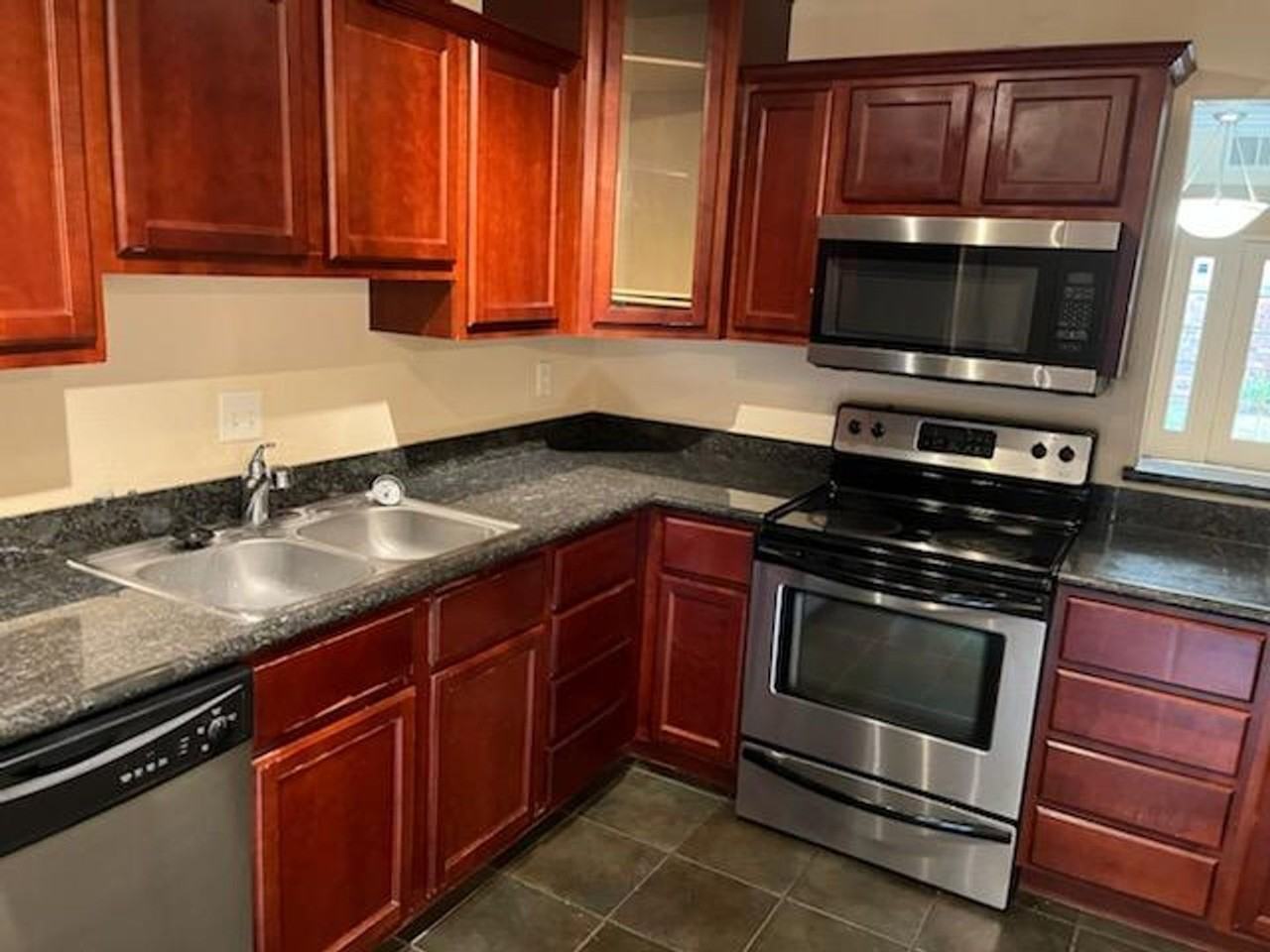 2679 Central Ter - Photo 2 of 9