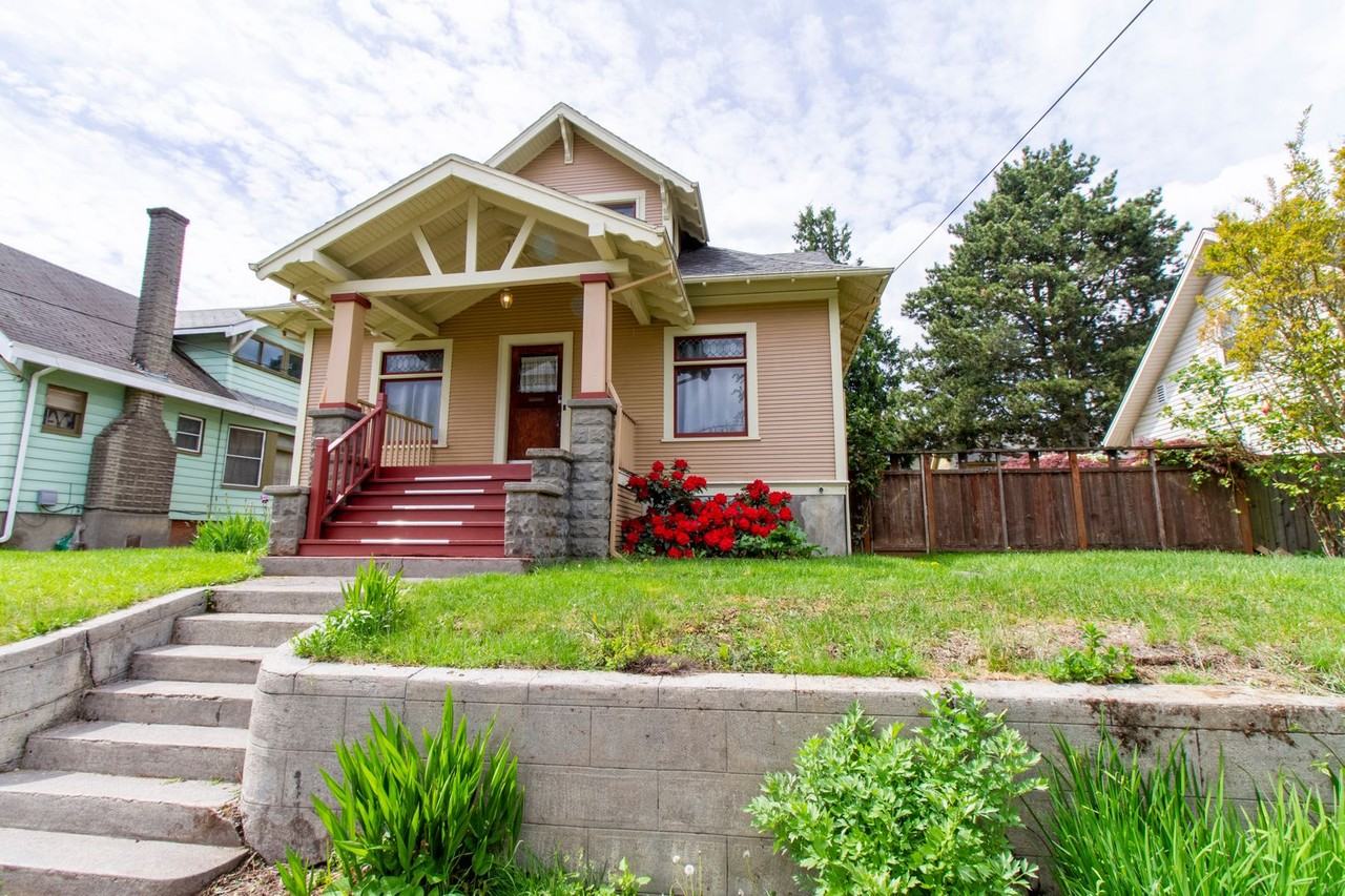 4135 N Borthwick Ave - Photo 2 of 24