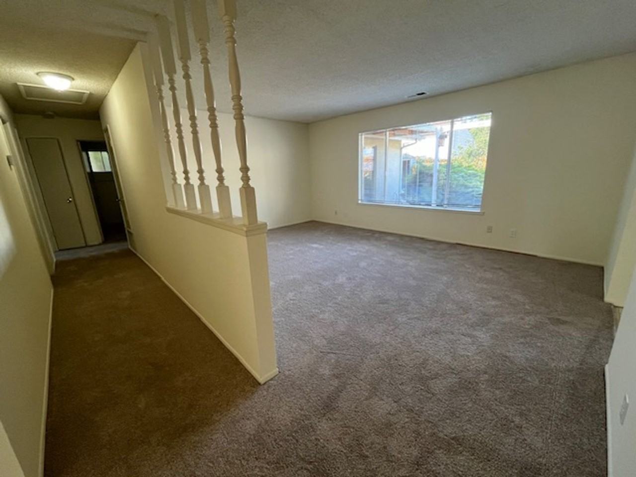 1209 Drake Cir - Photo 2 of 8