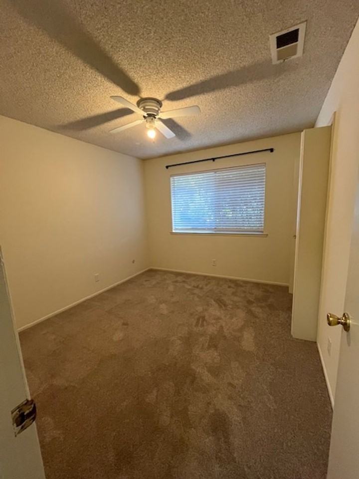 1209 Drake Cir - Photo 3 of 8