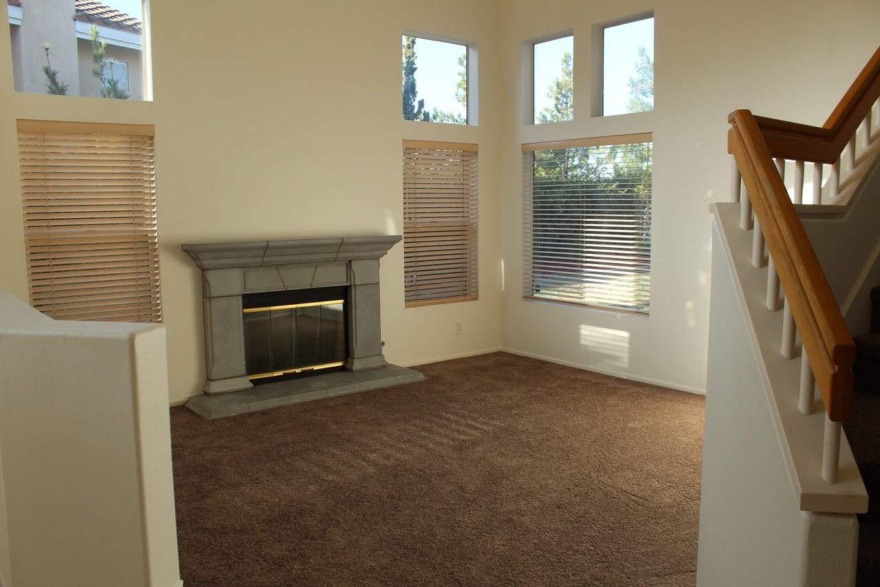 423 S Laureltree Dr - Photo 2 of 27