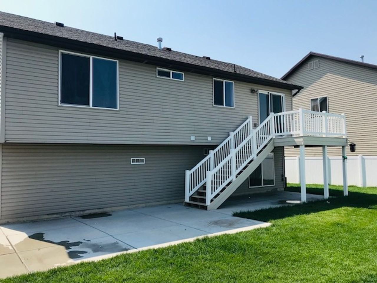 872 Oxford Dr - Photo 2 of 9