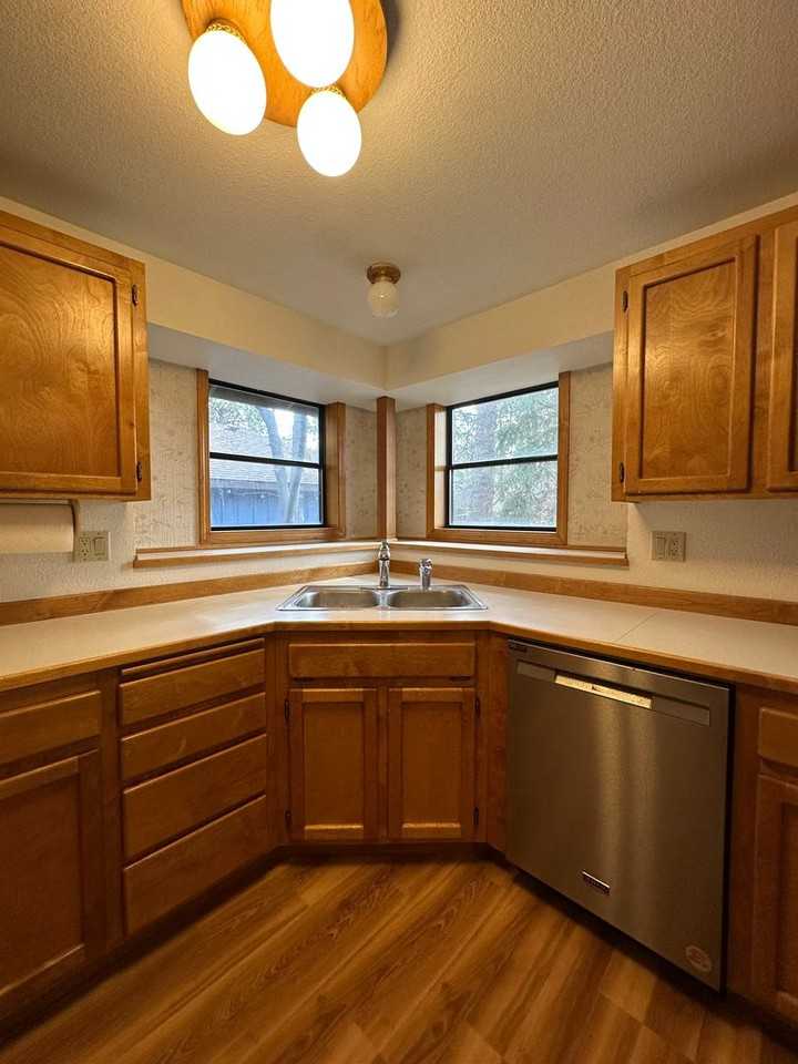 1828 Sw Forest Ridge Ave - Photo 7 of 28