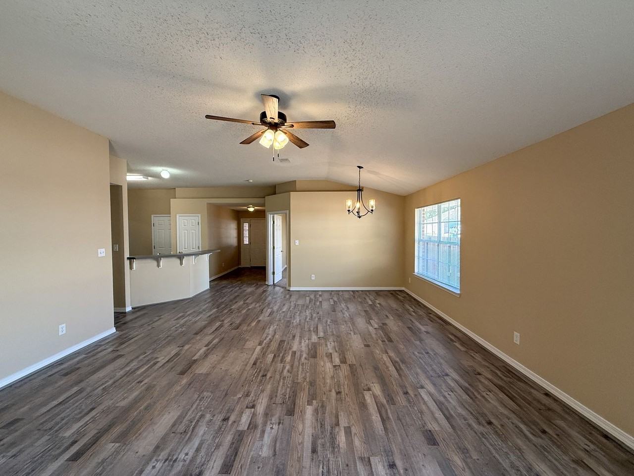 6863 Cedar Ridge Cir - Photo 3 of 19